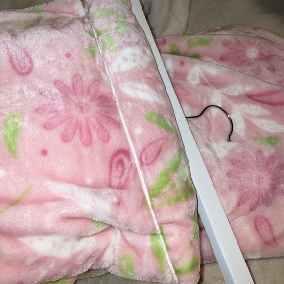 Lily & Lark Oversized Decorative Throw 60 x 70in Happy Easter Blanket - Picture 2 of 6